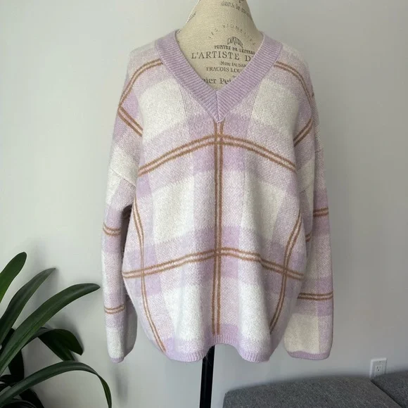 V neck purple plaid sweater - Picture 2 of 8